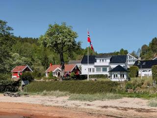 Charming Red House At Sandvika Beach, Sande - 9