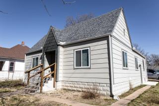 Queen Bed W/ W&D | Located in Downtown Wichita! - 4