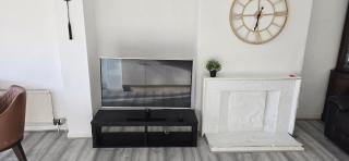 Confortable House Sleeps 7 with Garden and Parking - 9