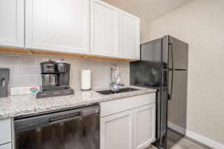 Nearby Downtown! In Unit W&D + Pullout Sofa - 3