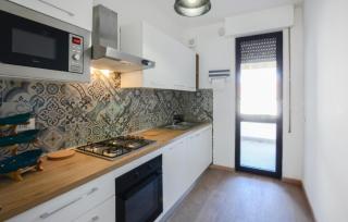 Cozy Apartment In Viareggio With Wifi - 5