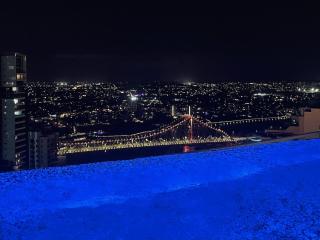 Luxury CBD Apt with 180 River Views & Rooftop Pool - 3