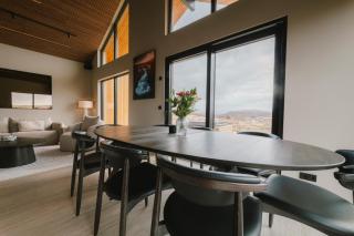 Modern Aurora Retreat - 5