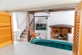 Grade II listed cottage in central Salisbury - 9
