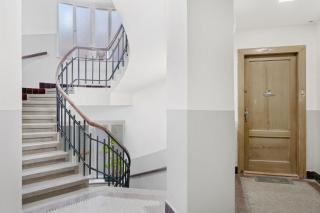 Modern and comfortable apartment for up to 5 guests located in the popular Prague 6, 10 minuts to city center - 2