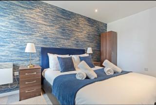 Bright 2-BDR Apartment - Prime Central Location - 1