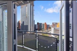 Bright 2-BDR Apartment - Prime Central Location - 5