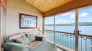Crystal Beach Condo - Lake Views & Pool - 9