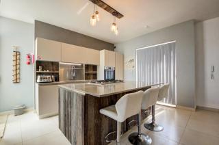 Mellieħa Village Penthouse With Terrace - Sleeps 4 - 7