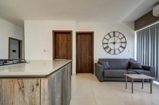 Mellieħa Village Penthouse With Terrace - Sleeps 4 - 6