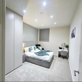 Cosy Leeds Apartment Sleeps 4 - 2