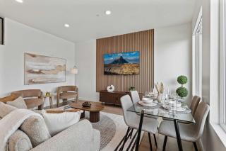 Stylish SLC Getaway 2-Bed 2-Bath with Balcony - 7