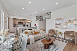 Stylish SLC Getaway 2-Bed 2-Bath with Balcony - 6