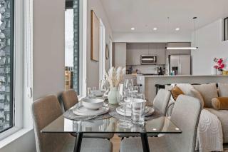Stylish SLC Getaway 2-Bed 2-Bath with Balcony - 4