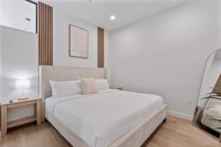 Stylish SLC Getaway 2-Bed 2-Bath with Balcony - 8