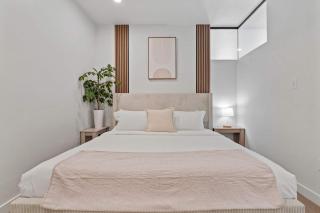 Stylish SLC Getaway 2-Bed 2-Bath with Balcony - 7