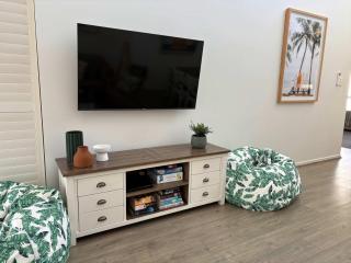Elevated Noosa Escape - Heated Pool Spa & Walk to River - 2