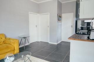 Spacious Linden Garden Cottage - 7