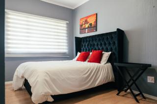 Spacious Linden Garden Cottage - 2