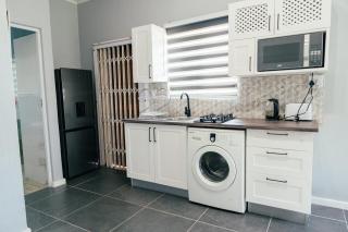Spacious Linden Garden Cottage - 1