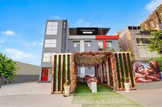 Townhouse Siddharth vihar hotel golden world and banquet - 0
