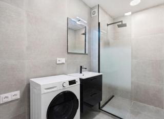 Modern and comfortable apartment for up to 5 guests located in the popular Prague 6, 10 minuts to city center - 1