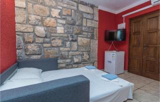 Five-Bedroom Holiday Home In Vir - 3