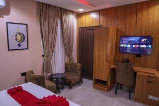 Victoria Plus Hotel & Suites - 0