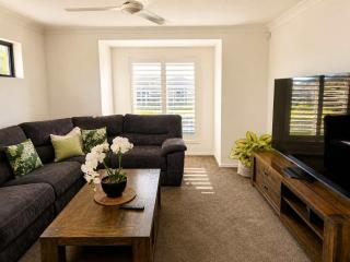 Oasis By Khove - Broadbeach Waters - 5
