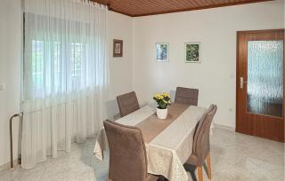 Stunning Apartment In Sutivanac - 8