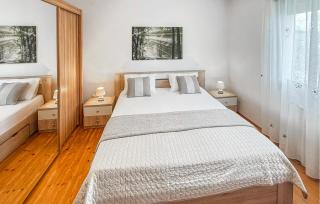 Stunning Apartment In Sutivanac - 7