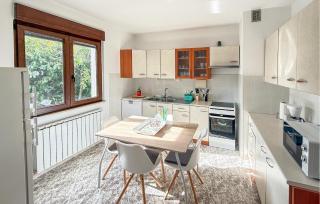 Stunning Apartment In Sutivanac - 9