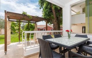 2 Bedroom Stunning Apartment In Umag - 0