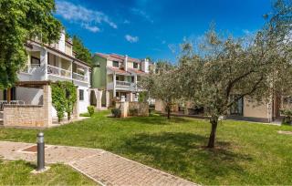 2 Bedroom Stunning Apartment In Umag - 2