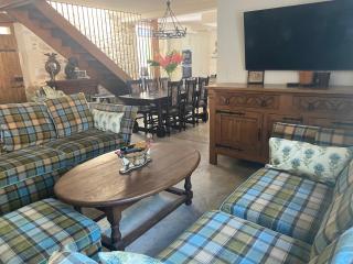 La Maison du Parc B & B Oct to June Entire house 3 bedrooms sleeps 6 July to Sept - 1