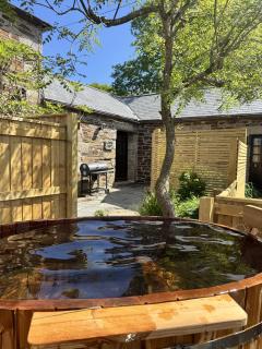 Cobble Cottage on-site spa XL hot tube sauna - 0
