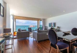 Spacious 2-Bedroom Coastal Flat in Cowes - 5
