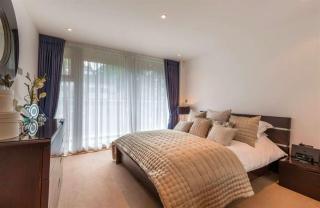 Spacious 2-Bedroom Coastal Flat in Cowes - 2