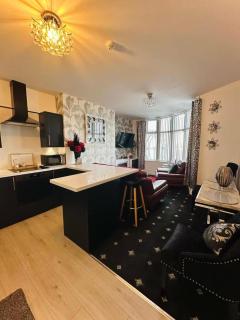 Apartment Sleeps 2 - Sea Views Pet Friendly - 8
