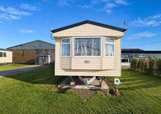 Homely 8 Berth Caravan At Harts Holiday Park In Kent Ref 74018B - 4