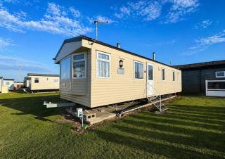 Homely 8 Berth Caravan At Harts Holiday Park In Kent Ref 74018B - 0