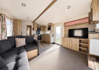 Lovely 6 Berth Caravan At Harts Holiday Park In Kent Ref 74072B - 1
