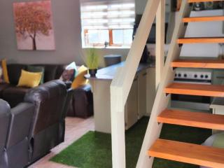 Neat Secure 1 Bed Apartment Moreleta Park Fully Furnished - 3