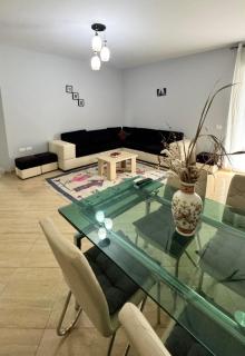 Two Bedroom Seafront Apartment 2 - 2