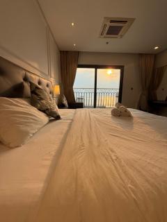 Wyndham Golden Bay Apartment with Bay View and Infinity Pool - 9