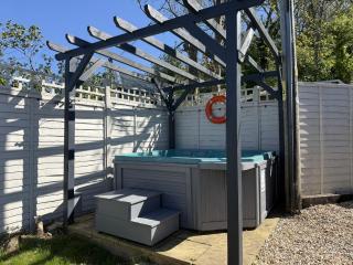 Red Cedars with private Hot tub - 3