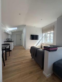 Old Town Quiet Rooftop Studio Apartment - 2