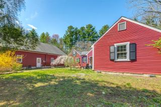 Pet-Friendly Yard: Boston Area Home Near Gillette - 9