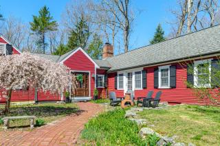 Pet-Friendly Yard: Boston Area Home Near Gillette - 7
