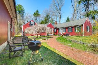 Pet-Friendly Yard: Boston Area Home Near Gillette - 4